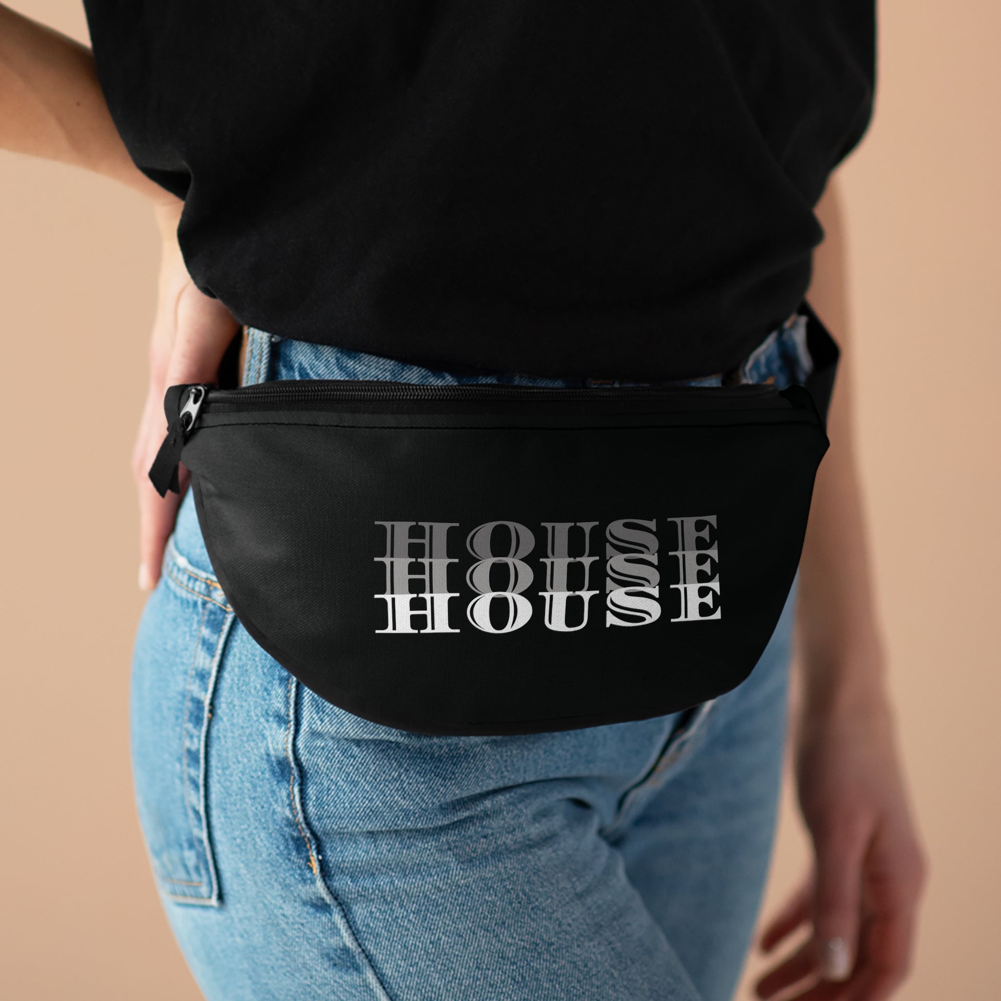 House techno belt bag, worn around hips