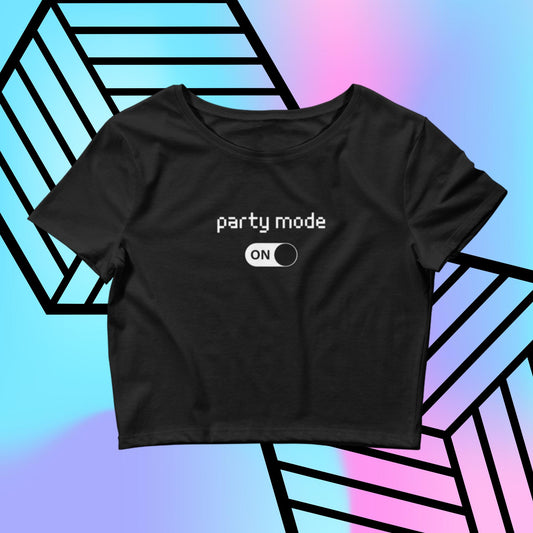 Party mode On Crop top techno tee front, abstract background